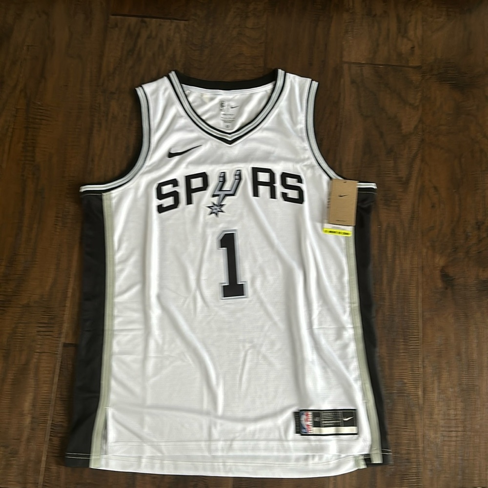 BRAND NEW Victor Wembanyama Home ROOKIE JERSEY with tag 2 available